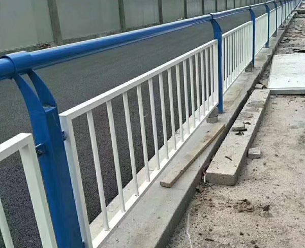 乌鲁木齐公路护栏