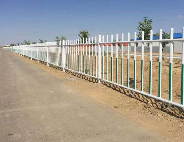 新疆道路铁艺护栏工程